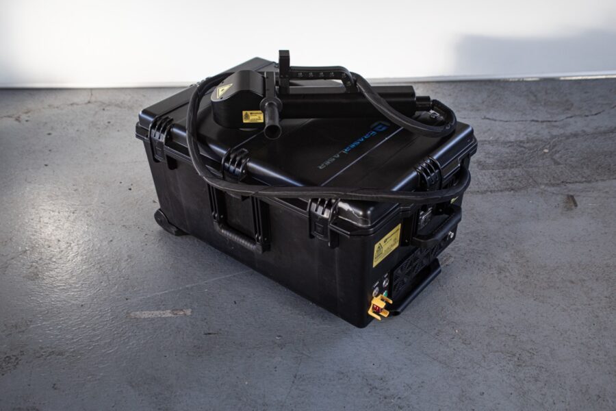 Handlicher Laser Pit Man mit Laserhandteil